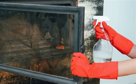 How to Clean Fireplace Glass Without Damaging It - muktibox.com