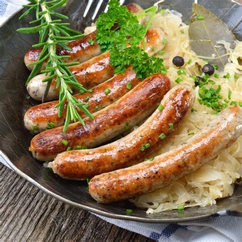How to Cook Bratwurst (+ Bratwurst Recipe & Serving Ideas) - balustradellc