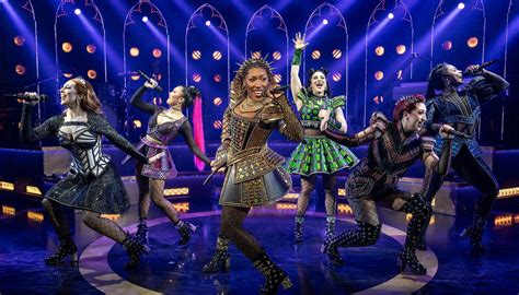 How to Get Into Musical Theatre | StarNow - muktibox.com