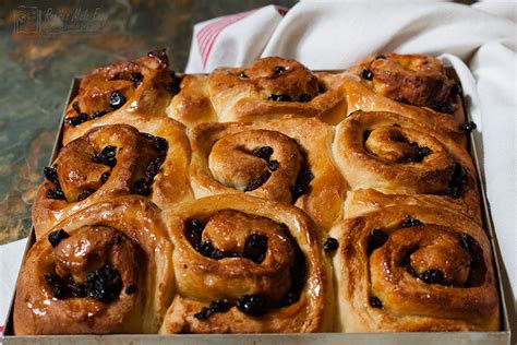 How To Make Chelsea Buns - Colonial Williamsburg - wintechmobiles.com