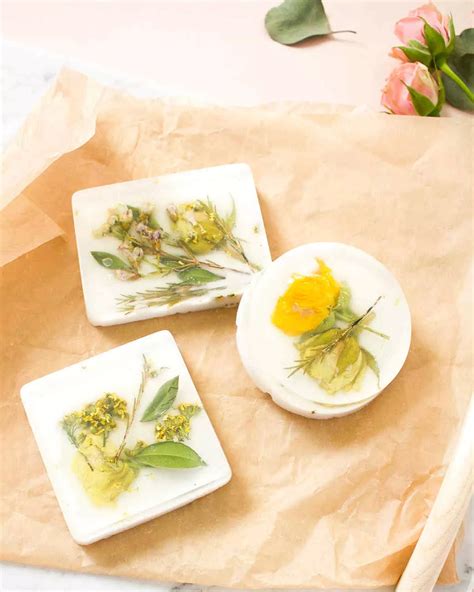 How to Make Pressed Flower Soap - Simple Nature Decor - muktibox.com