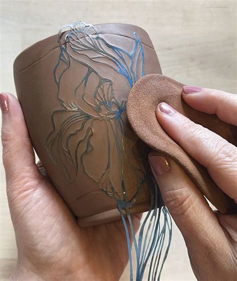 How to Paint Patterns on Pottery Using Stencils - muktibox.com