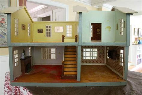 How to Restore an Antique Dollhouse - muktibox.com