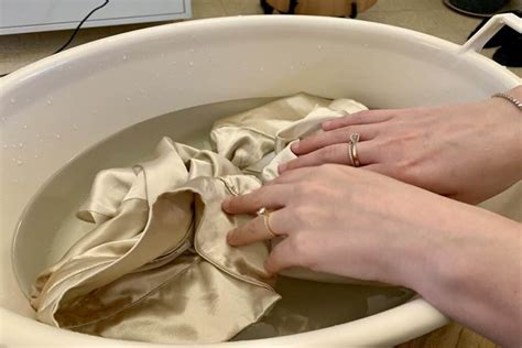 How to Restore Silk Fabric - muktibox.com