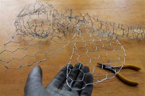 How to Sculpt With Chicken Wire - muktibox.com