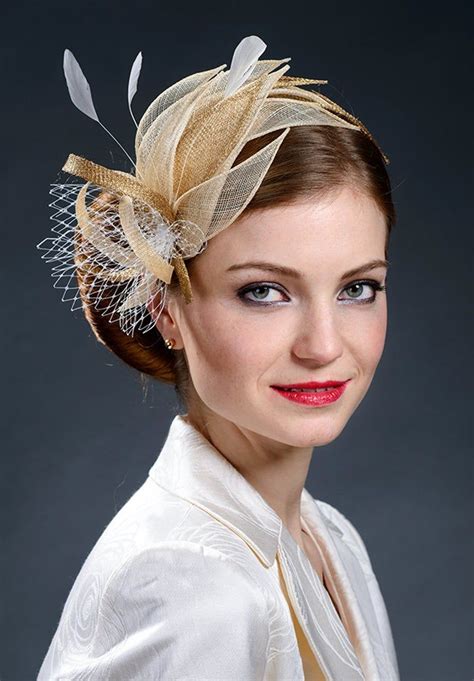 HOW TO WEAR A FASCINATOR – The Hat Store