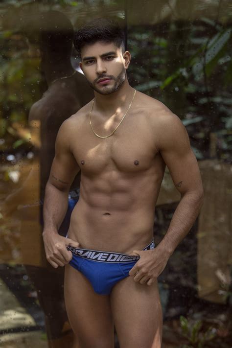 HUGE CUM ANDRES MILAN