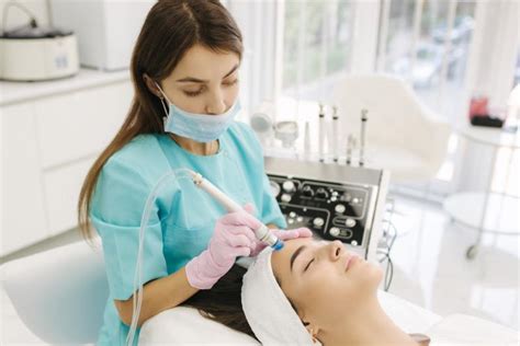 HYDRAFACIAL CİLT BAKIM UYGULAMASI.