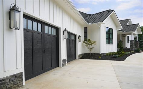 Haas door. About Haas Door Haas Door is located in Wauseon, Ohio, where the company manufactures steel and aluminum residential and commercial garage doors. The family-owned company holds memberships in IDA and DASMA, and produces products that are sold throughout North America. 
