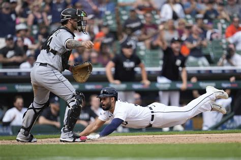 Haase’s sacrifice fly helps Tigers to comeback win over White Sox, 6-5