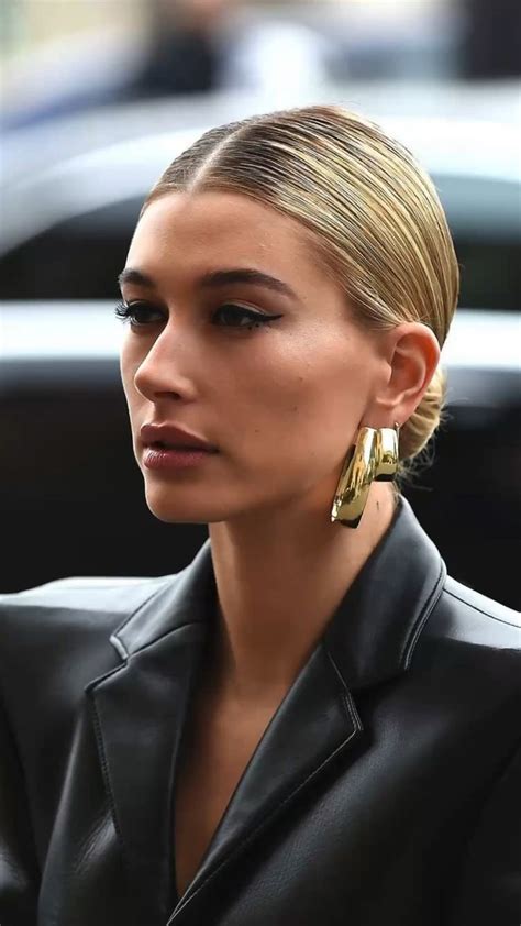 Hailey Bieber Slick back bun Hair styles, Sleek back hair, Slick