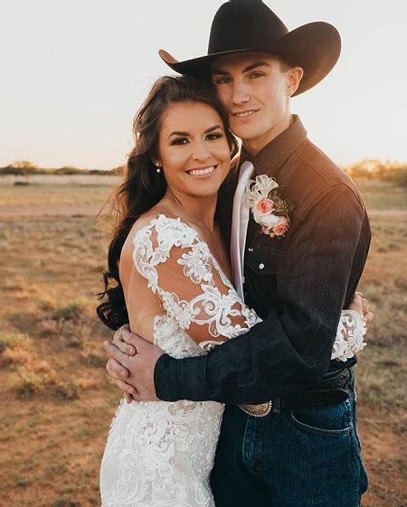 Hailey kinsel divorced. Hailey Kinsel married Jess Lockwood in a cowboy themed wedding in 2019. Unfortunately, Hailey and Jess divorced after two years of marriage. The couple began dating in early 2018 and dated for a year before getting engaged the following year and eventually marrying the same year. Jess Lockwood is one of the most proficient bull riders in the world. 