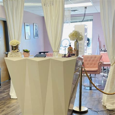 Hair salon fargo. Finding the perfect hair salon can be a daunting task. With so many different salons to choose from, it can be hard to know which one is right for you. The first step in finding th... 