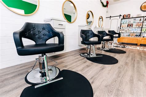 Are you in desperate need of a haircut or a new hairstyle? Finding the closest hair salon near you can be a daunting task, especially if you’re new to an area or unfamiliar with th...