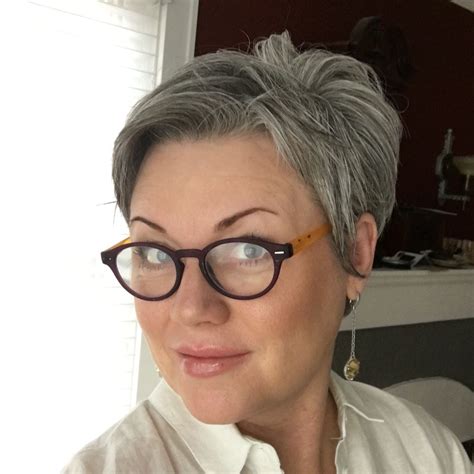 Hairstyles for grey hair over 60 with glasses. A short bob with an undercut for 60-year-old mature women allows those with fine, thicker hair to rock a short cut. The undercut will be tight enough to remove weight from your fine, thick hair. It also blends into the graduation without feeling too harsh on your hairline. Instagram @stevenp_dojem. 