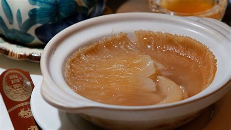 Hajfenssoppa är en traditionell statussymbol