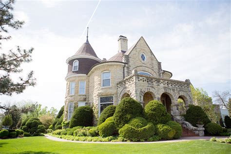 Haley mansion. The Haley Mansion is both an indoor and outdoor wedding venue in Oak Brook depending on the season and weather. This Mansion was completed in 1893 and has stood the test of time. For over 100 years, this castle-like wedding venue has entertained guests almost every week of the year. Our outdoor wedding venue in Oak Brook features … 