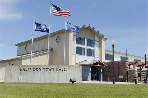 Halfmoon Town Hall offers food and shelter to residents