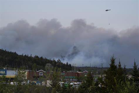 Halifax wildfire still out of control, 14,000 forced from their homes: deputy chief