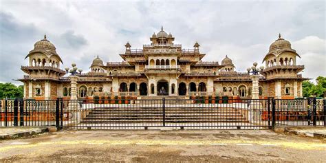 Hall Callum Messenger Jaipur