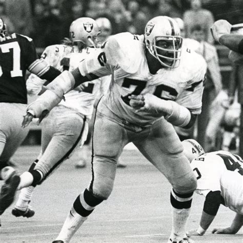 Hall of Fame tackle, ex-Oakland Raider dies at 81