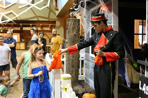 Halloween at Great Wolf Lodge - Trick-or-Treat, …