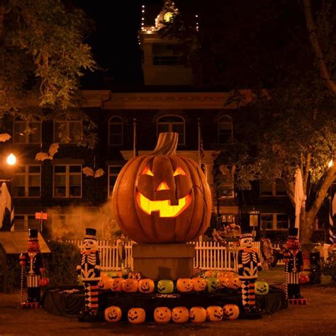 Halloween city. Things To Know About Halloween city. 