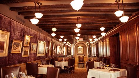 Halls.chop house. Halls Chophouse launched its lunch service on Nov. 1, according to a news release. Located in Midtown at 1600 West End Ave., Halls Chophouse offers lunch from 11 a.m. to 2:30 p.m. from Monday to ... 