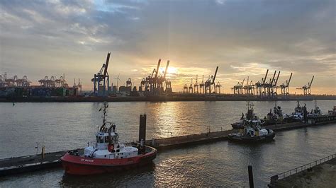 Hamburg Chartering Services GmbH & Co. KG