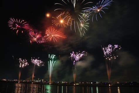 See the list below for Chicago-area and suburban 2023 Fourth of July fireworks shows organized by county. ... Hamilton Lakes. I390 & Park Blvd. Itasca, IL 60143. Lisle Independence Day Celebration.. 