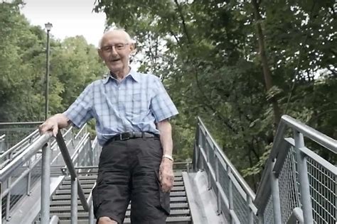 Hamilton stair master Walter Decker, 99, completes CN Tower climb for 3rd time