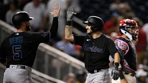Hampson’s 2-run HR caps 11th inning rally and sends Marlins past Nationals 8-5