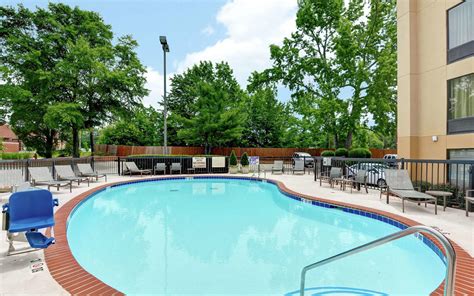 Hampton Inn Columbia-I-26 Airport, 1094 Chris Dr., West …