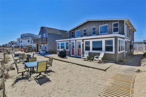 Jun 13, 2023 · The 13 Best Beaches in the Hamptons. Airbnb. 1. Love Shack by the Sea in Hampton Bays, NY. Sleeps: 2. Rate: $260/night. Why We Love It: couples retreat, cozy vibes, garden views, close proximity to town and beaches. This quaint little bungalow in Hampton Bays boasts a large, fenced backyard with a fire pit and outdoor grill, a sprawling back ... . 