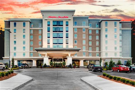  Hampton Inn Oxford, ME hotel offers quick access to Oxford Casino and views of the mountains. Enjoy free WiFi , free hot breakfast, and fitness center access. 