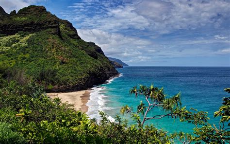 Hanakapiai beach kauai hawaii. Nualolo Ridge Trail. The Nualolo Cliff Trail on Kauai takes you from 3800ft to 2200ft but rewards you with epic views of Nualolo Valley and the Na Pali Coast. The 7.6-mile track is a half-day adventure in the Koke’e State Park. The Nualolo Cliff Trail is a 7.6 mile out and back trail. 