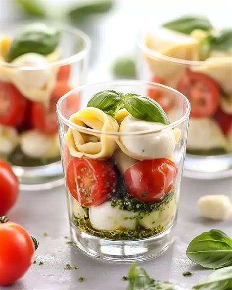 Hand held appetizers cold.  Aug 10, 2022 · All of these great Italian App...