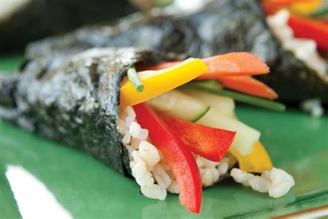 Hand roll. When the sushi rice is wrapped in nori seaweed and rolled, it is a sushi roll. In Japan, we call it Makizushi or Maki Sushi (巻き寿司). There are several types of sushi rolls: Hosomaki (細巻き) – Thin rolls (1″ in diameter), nori on the outside, containing 1 ingredient. Chumaki (中巻き) – Medium rolls (1-1.5″ in diameter ... 