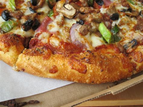 Hand tossed pizza hut. May 22, 2018 ... Celebrating 60 years of what made them famous, Pizza Hut® combines their Signature Pan and Stuffed Crust Pizzas into the New Double Cheesy ... 