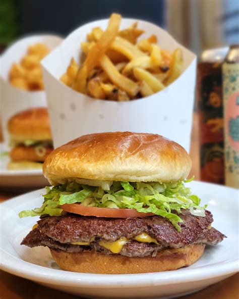 Handcraft burgers and brew. 🍔 We are honored and excited at Handcraft Burgers and Brew to have partnered with an excellent company like Spendgo to launch a loyalty program. Proud to… 🍔🍟🍕🎙 David "Rev" Ciancio on LinkedIn: #restauranttech #restaurantbusiness #loyaltyprograms #freefood 