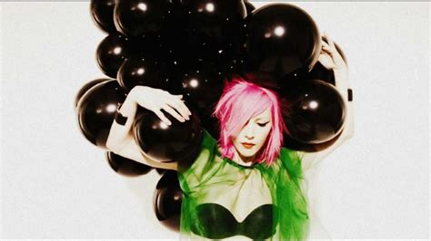 Hande Yener Balon Akor E-.