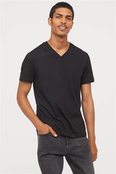 Oversized T-shirt. $8.99 $17.99. -50%. Black. NOTIFY ME. Not available in stores. Members with Plus status get free online returns. Delivery and Payment. (5 reviews)