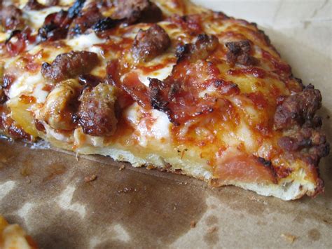 Handmade pan. 4. Handmade Pan. Dane Rivera. Domino’s Handmade Pan is the chain’s answer to Pizza Hut’s OG pan-style crust. It’s thick, incredibly fluffy, and chewy, and has sauce and cheese spread from ... 