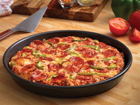 Handmade pan pizza. Domino's Handmade Pan Pizza has a rich, buttery crust with layers of cheese, sauce and toppings to the edge. Order online and enjoy this fully loaded pizza … 