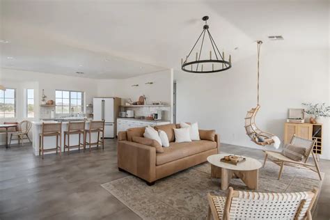 Hangar hideaway joshua tree airbnb. Hangar Hideaway is a luxury desert property with never-ending views. We get it, you didn't come to Joshua Tree to stay inside, so come unwind in o... May 25, 2023 - Oct 18, 2023 - Entire home for $166. 
