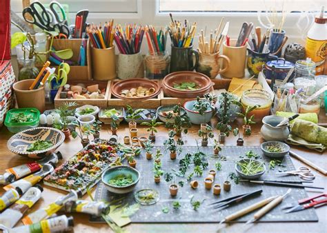 Hannah Lemon is a London-based artist who creates miniature sculptures of potted plants. Her creations are so realistic that they look like they’ve been taken straight out of a fairy tale. Hannah’s work is inspired by the idea of life being cyclical and time moving in circles.. 