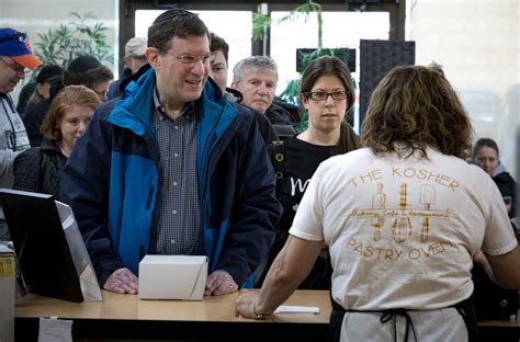 Hanukkah 2024: Hundreds swarm to Kosher Pastry Oven in Silver …