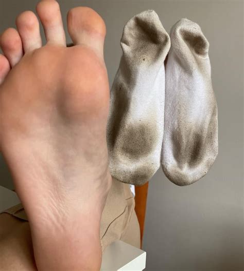 Happy Easter Monday 😋 : r/sweatyfeets - Reddit