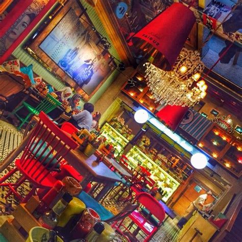 Harbiye Merkez'de Bar. 