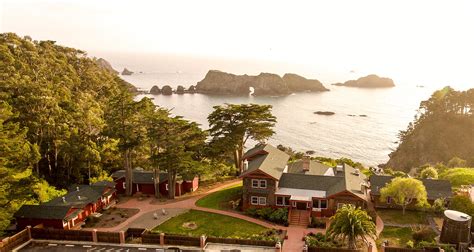 Harbor house inn mendocino. Jun 30, 2023 · Harbor House Inn Mendocino Restaurant This luxury inn has been drawing more food lovers to the Mendocino Coast in recent years, thanks to its 18-seat restaurant that received two Michelin stars. 